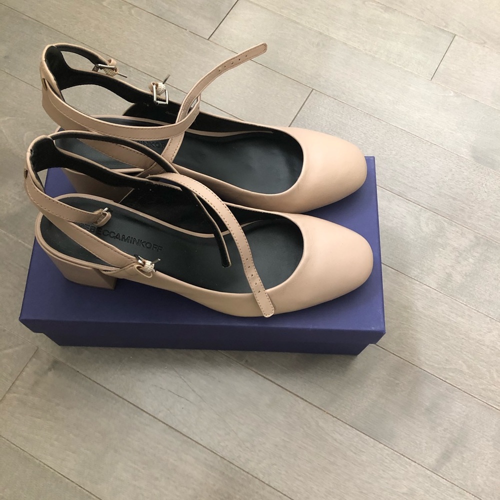 New Rebecca Minkoff shoes in Nude sz 39.5